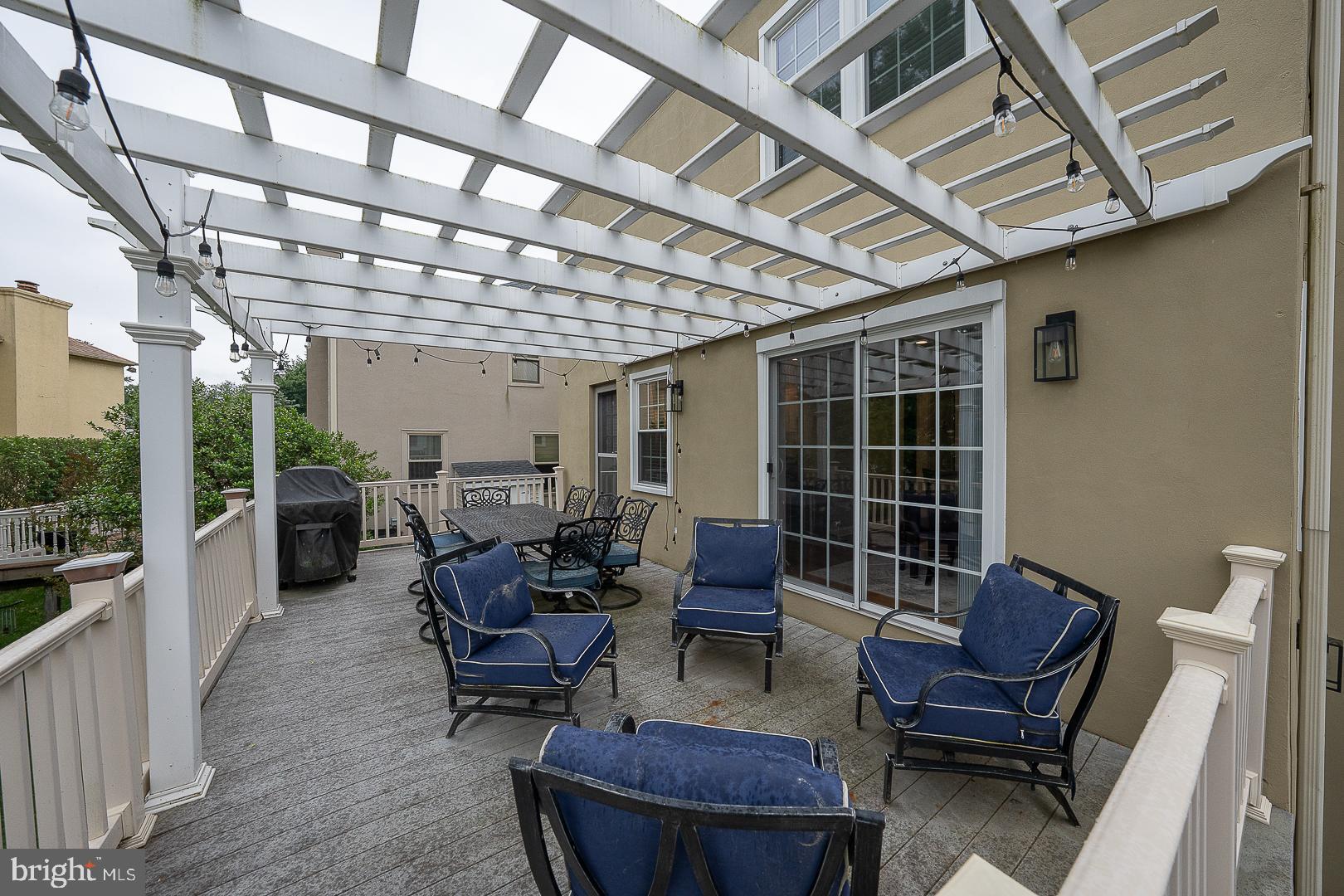 10 HANSEN COURT