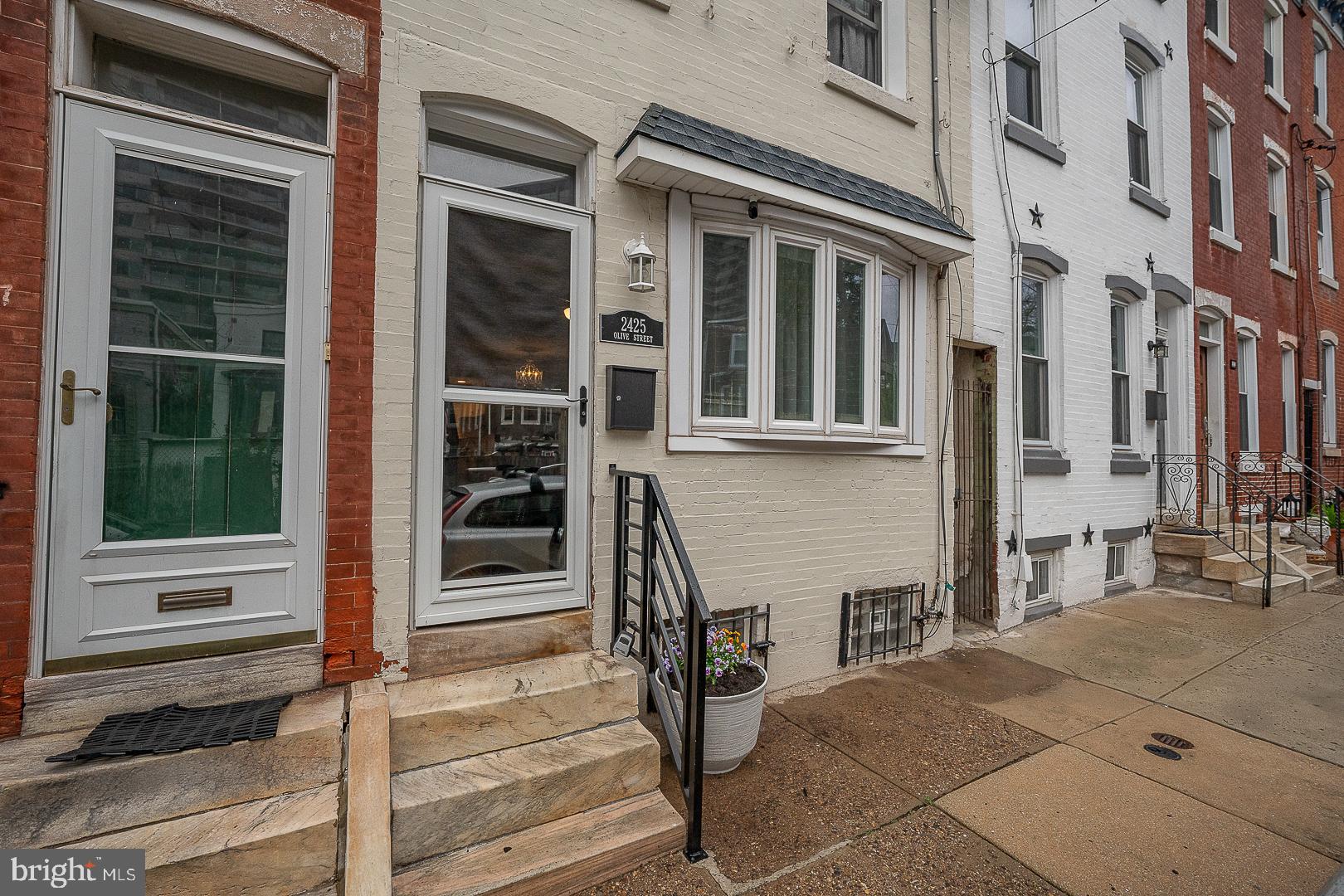 2425 Olive St