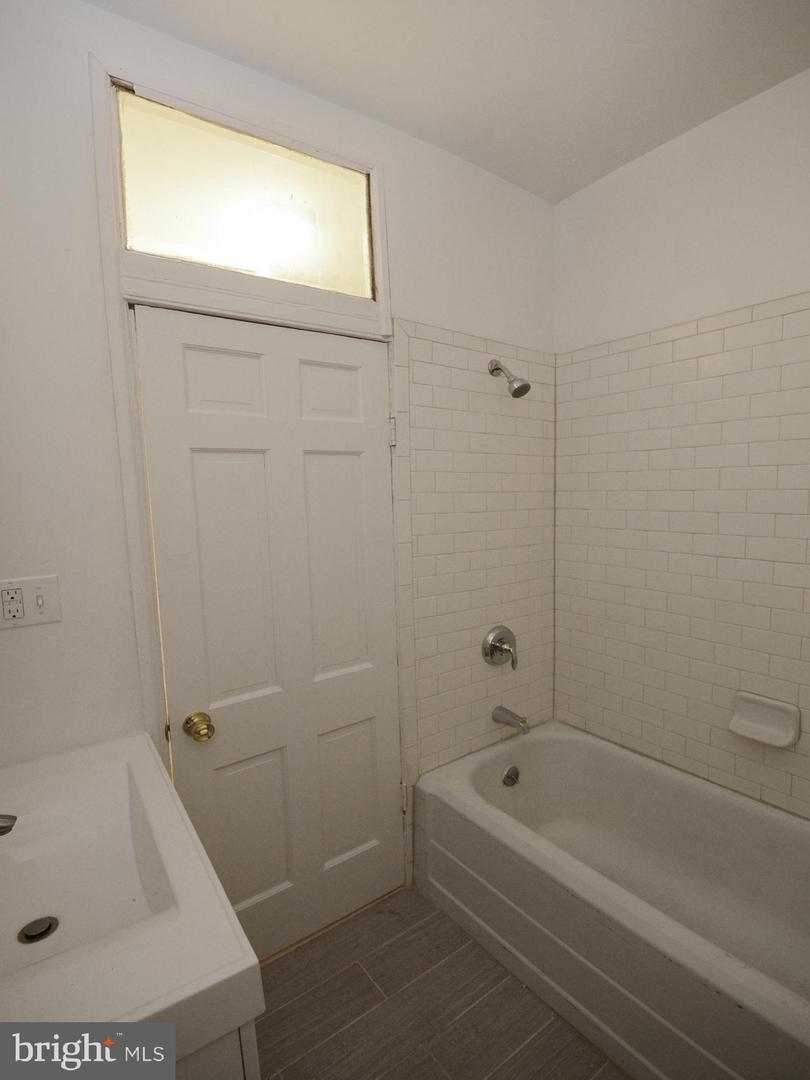 1904 SPRUCE ST #2R
