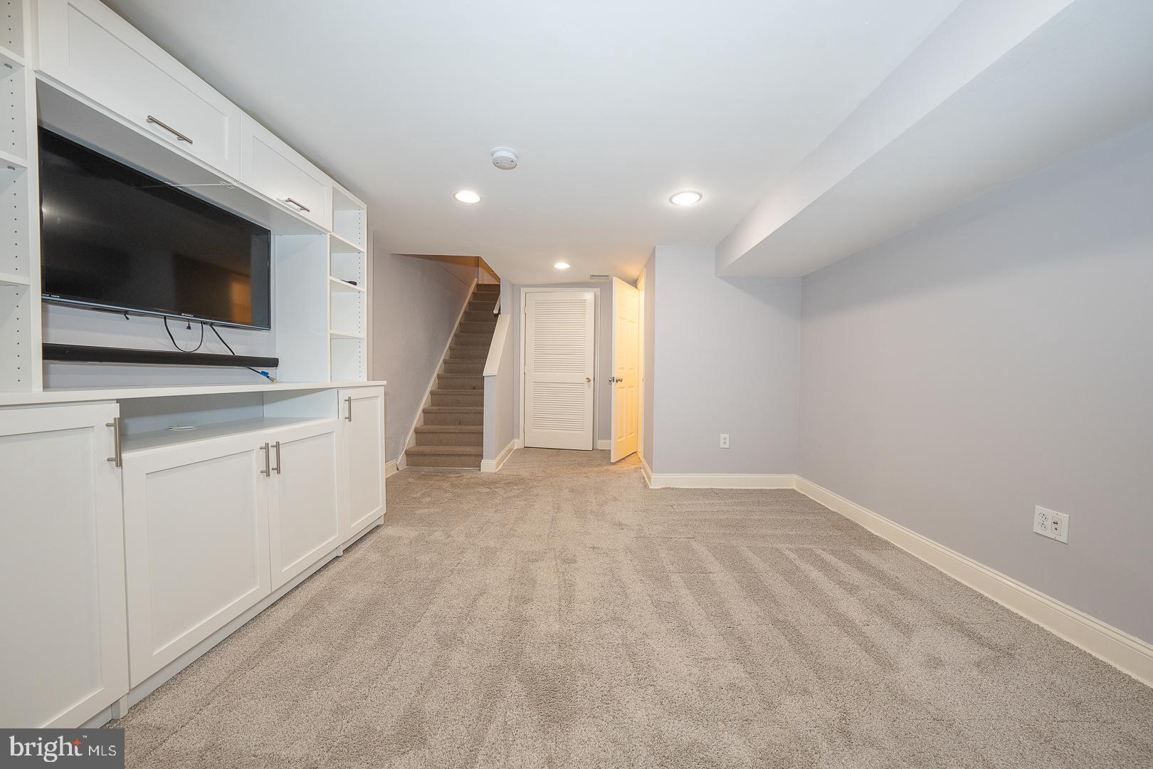 2406 CATHARINE STREET