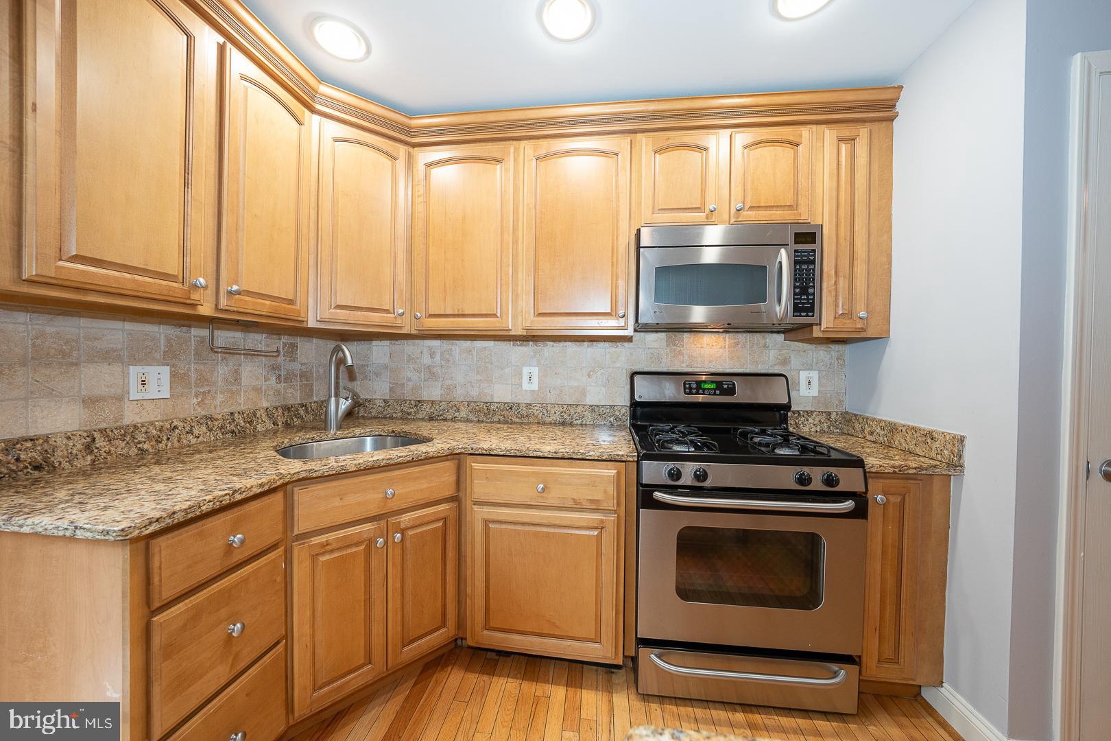 2406 CATHARINE STREET