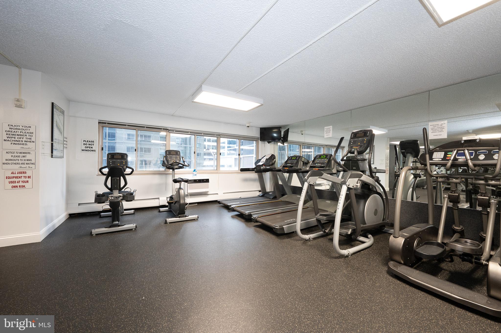 1900 JOHN F KENNEDY BOULEVARD 818