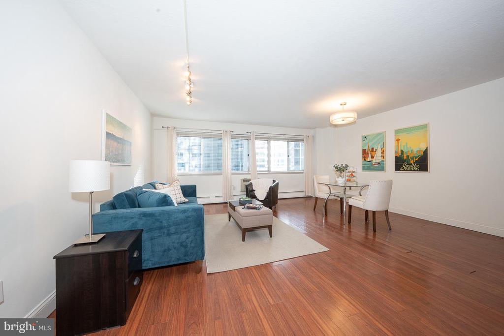 1900 JOHN F KENNEDY BOULEVARD 818