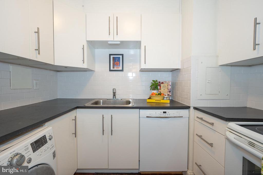 1900 JOHN F KENNEDY BOULEVARD 818