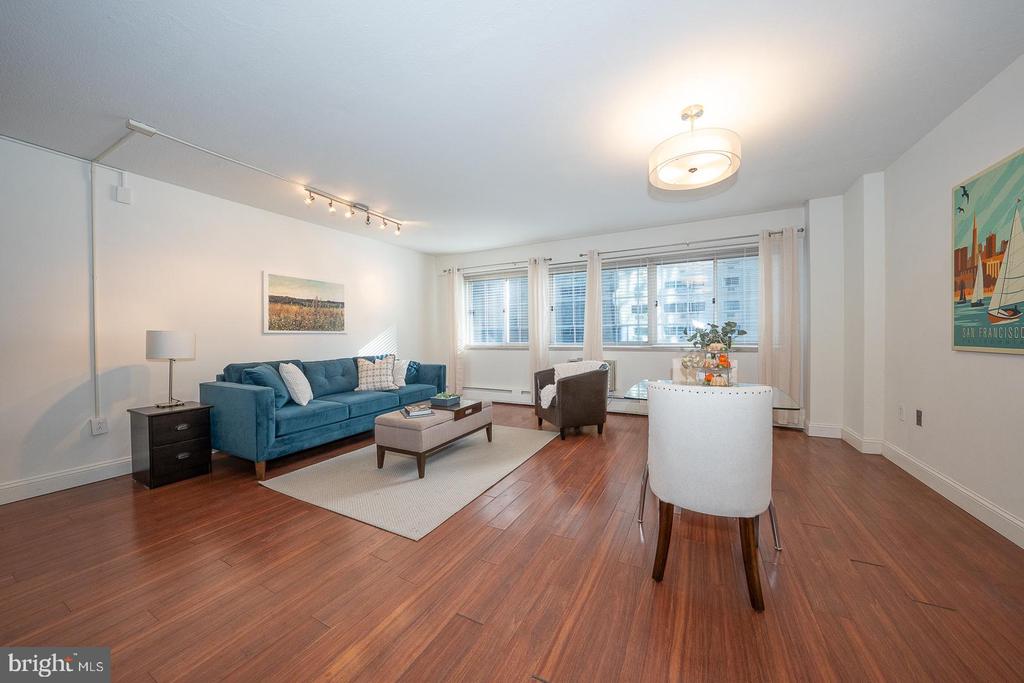 1900 JOHN F KENNEDY BOULEVARD 818