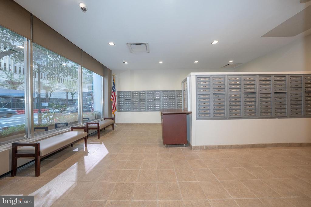 1900 JOHN F KENNEDY BOULEVARD 818