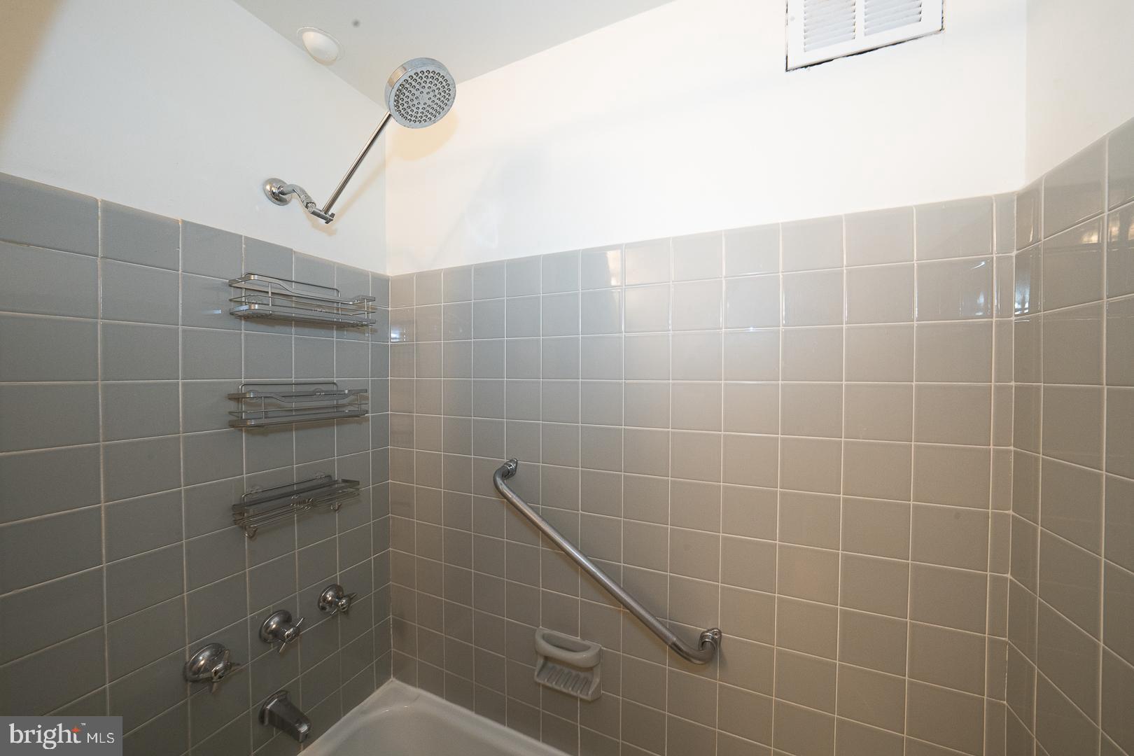 1900 JOHN F KENNEDY BOULEVARD 818