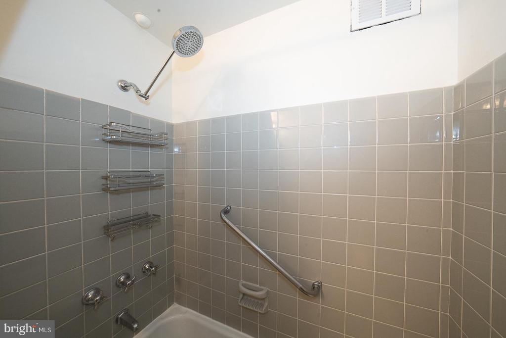 1900 JOHN F KENNEDY BOULEVARD 818