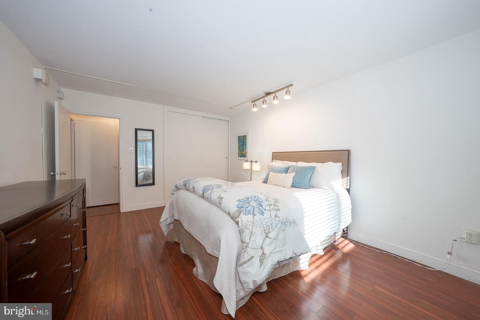 1900 JOHN F KENNEDY BOULEVARD 818