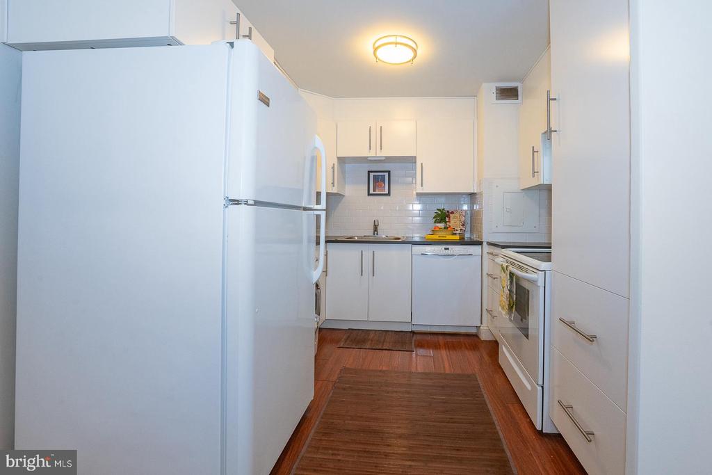 1900 JOHN F KENNEDY BOULEVARD 818