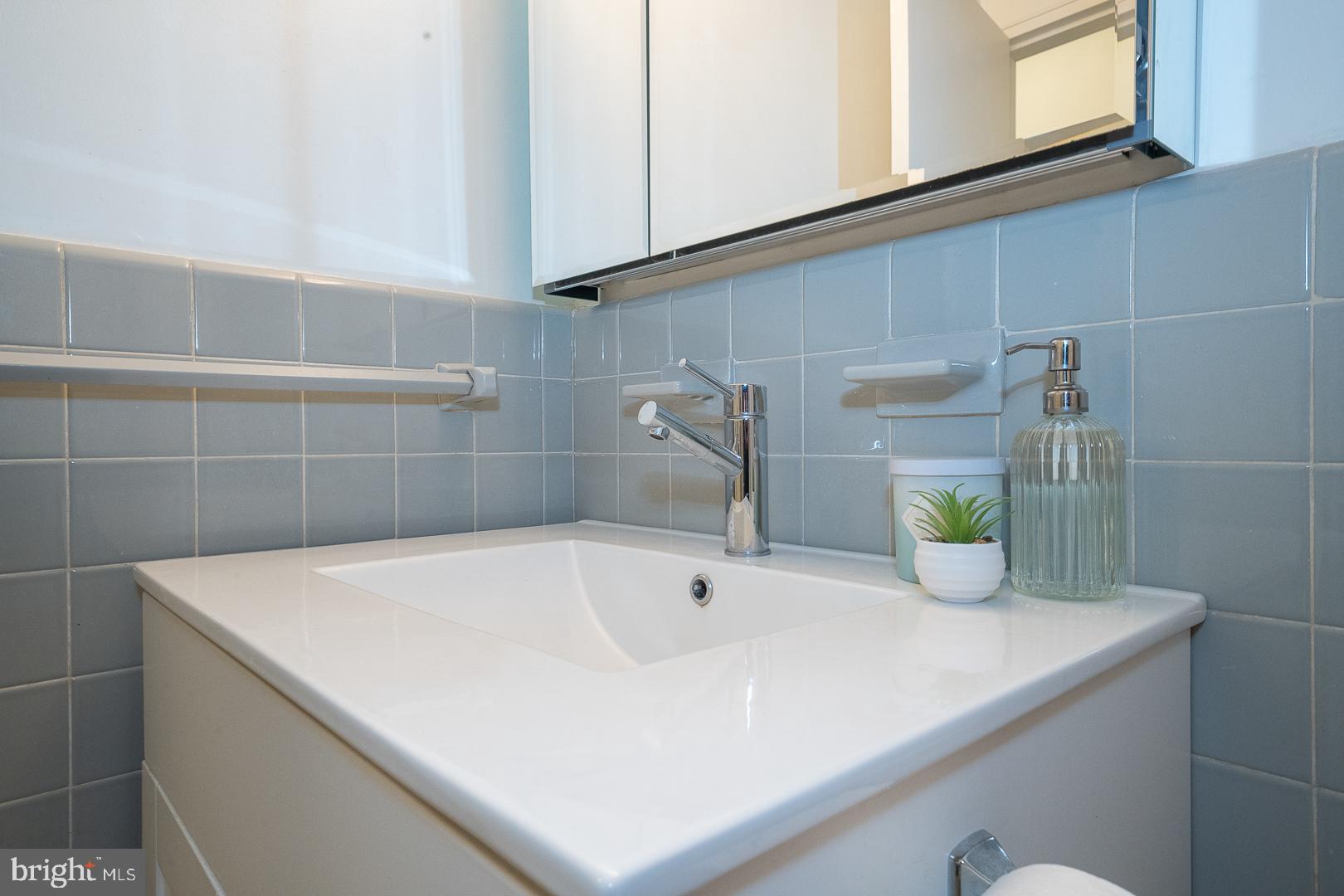 1900 JOHN F KENNEDY BOULEVARD 818