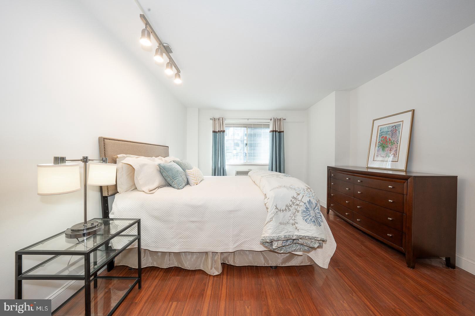 1900 JOHN F KENNEDY BOULEVARD 818