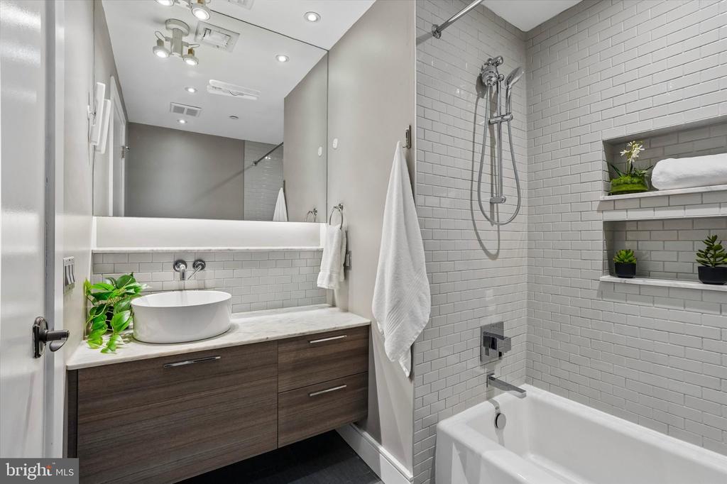 233 CHESTNUT STREET Unit: 3