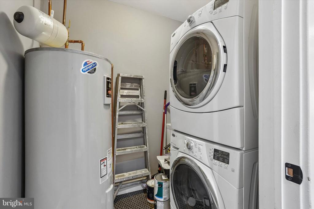 233 CHESTNUT STREET Unit: 3