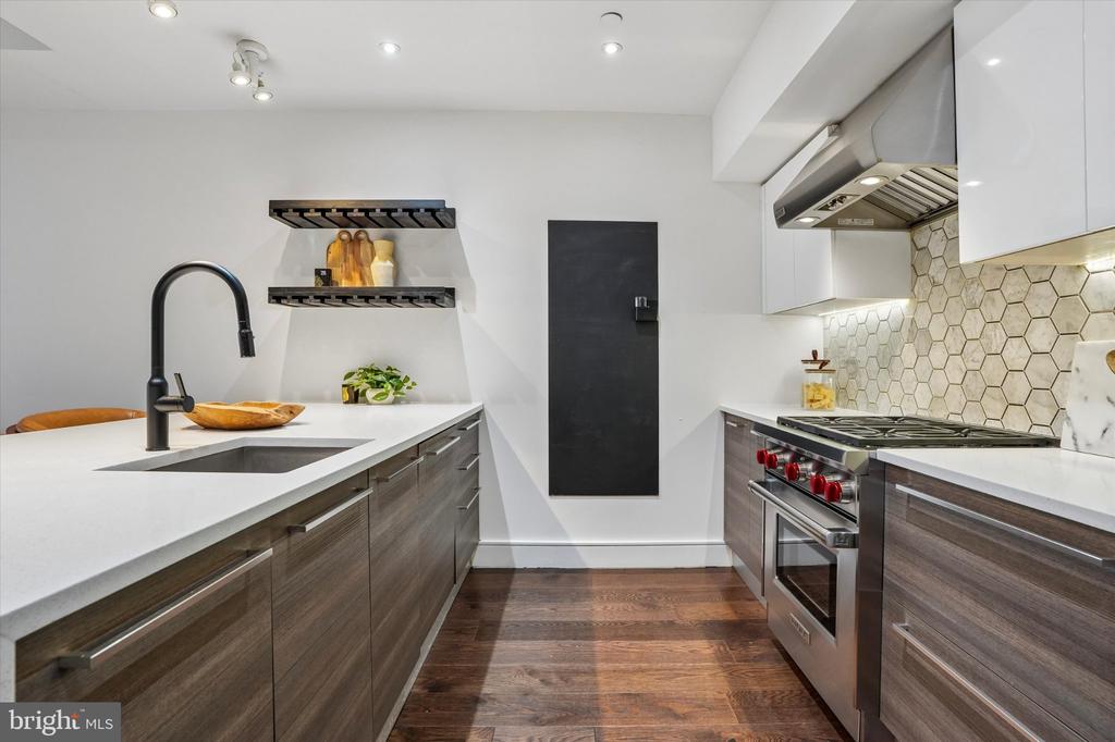 233 CHESTNUT STREET Unit: 3
