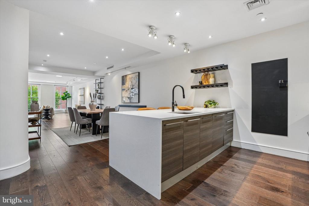 233 CHESTNUT STREET Unit: 3
