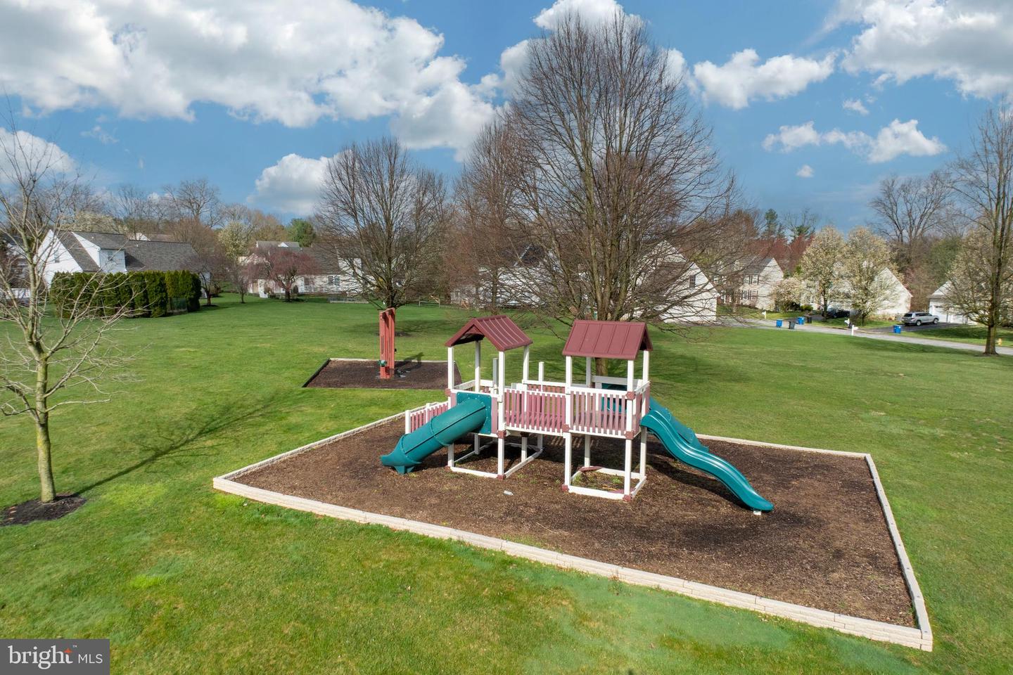 98 N Hawthorne Rd