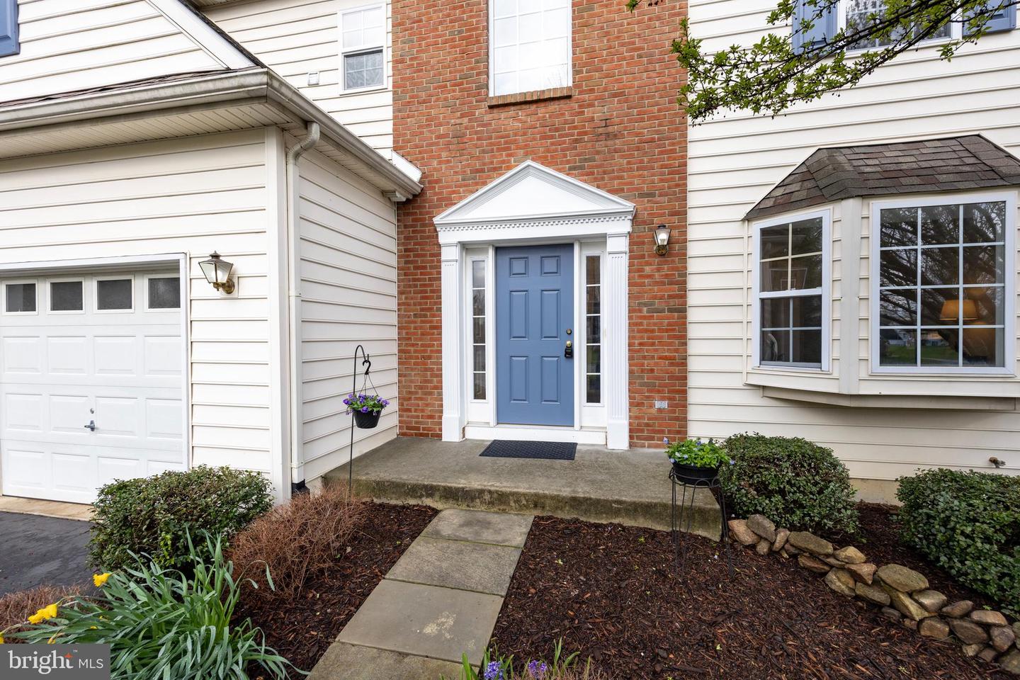 98 N Hawthorne Rd
