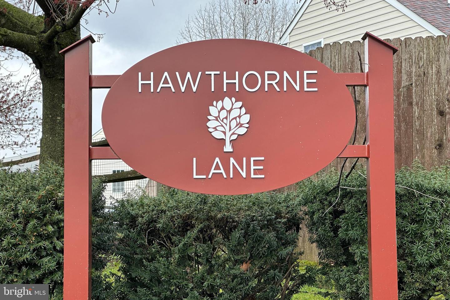 98 N Hawthorne Rd