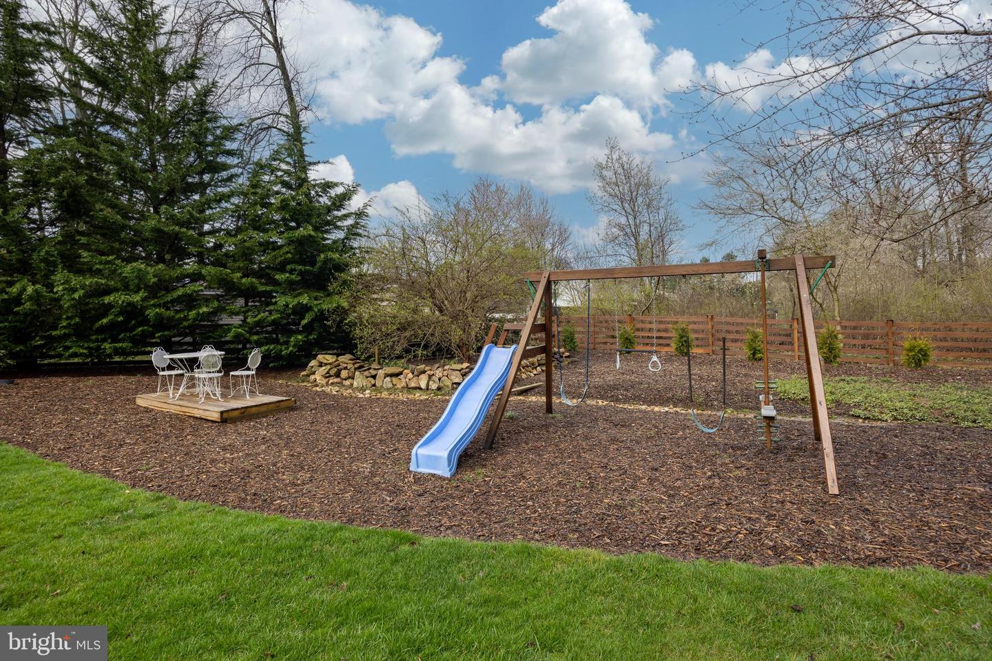 98 N Hawthorne Rd