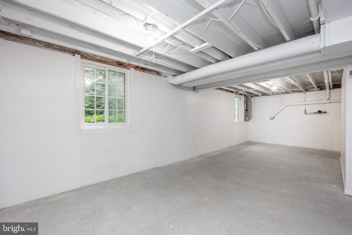 98 N Hawthorne Rd