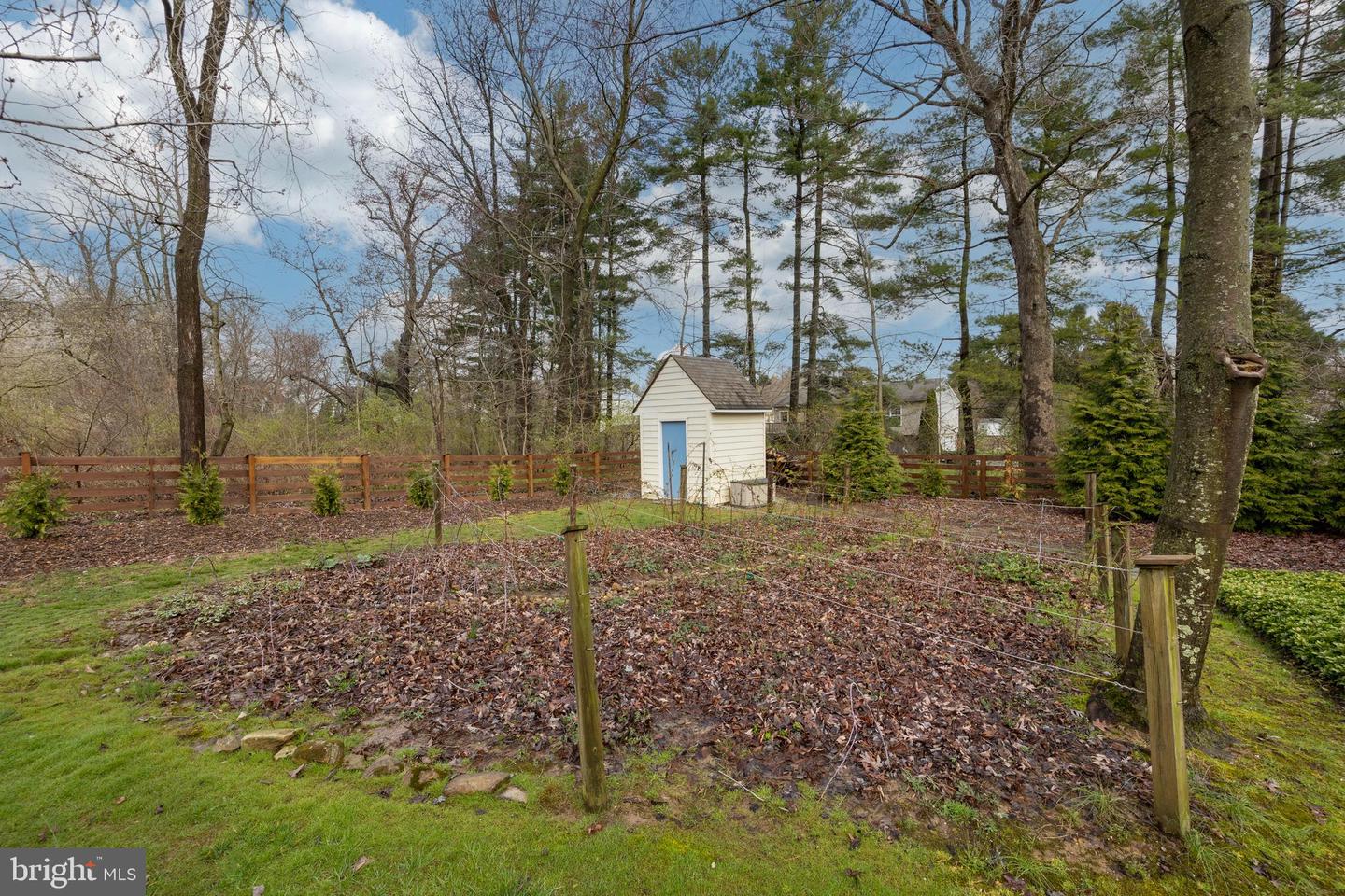 98 N Hawthorne Rd