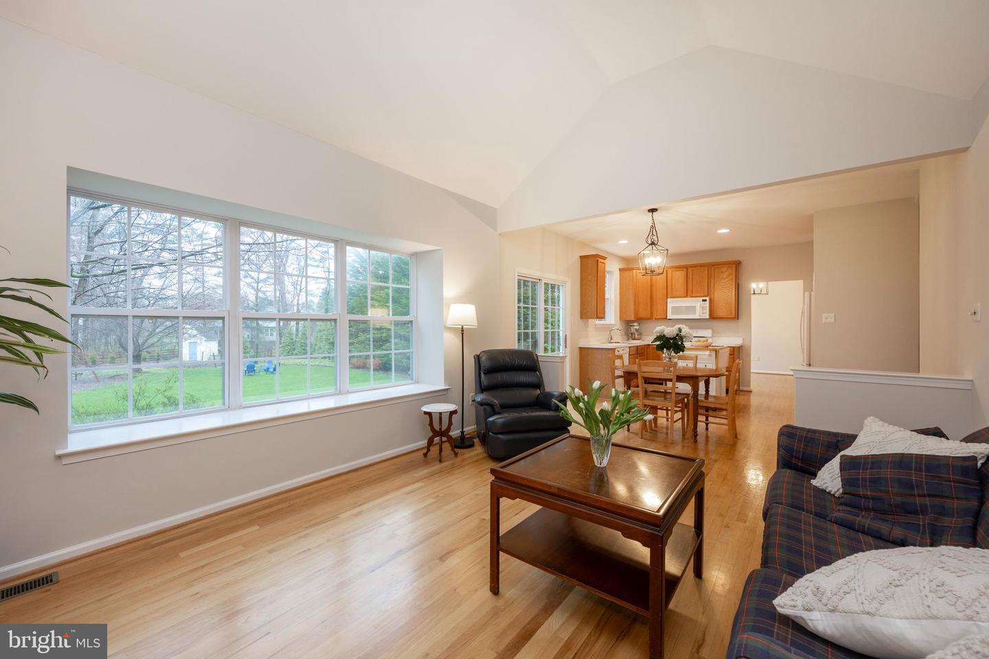 98 N Hawthorne Rd