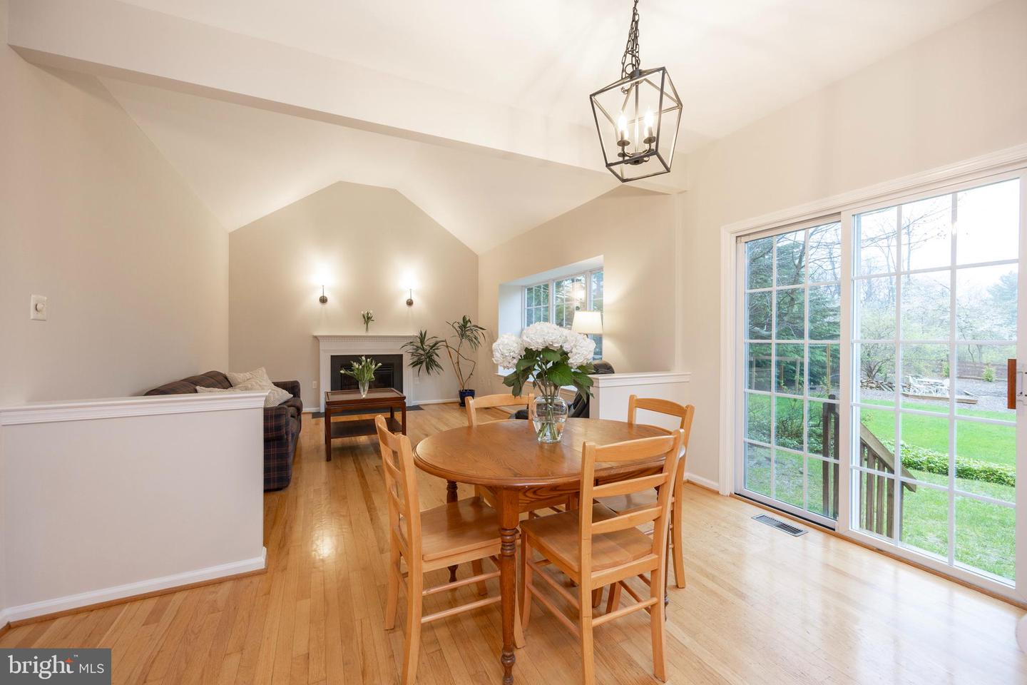 98 N Hawthorne Rd