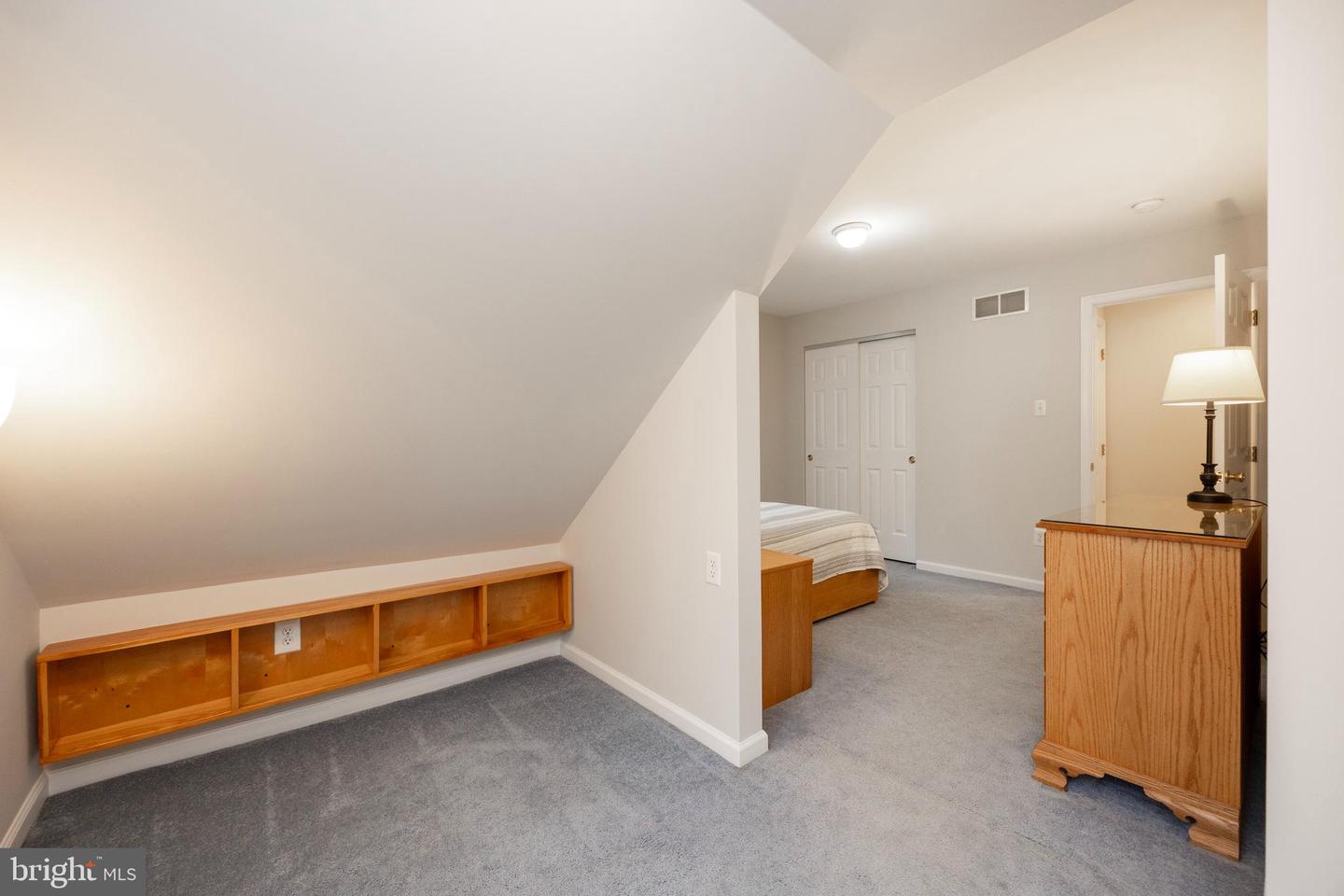 98 N Hawthorne Rd