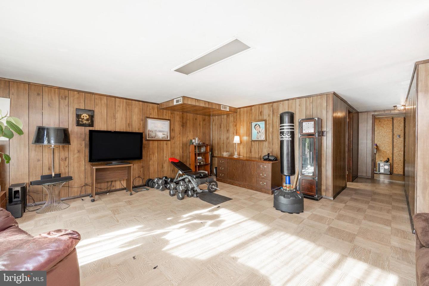 2566 Dupont St