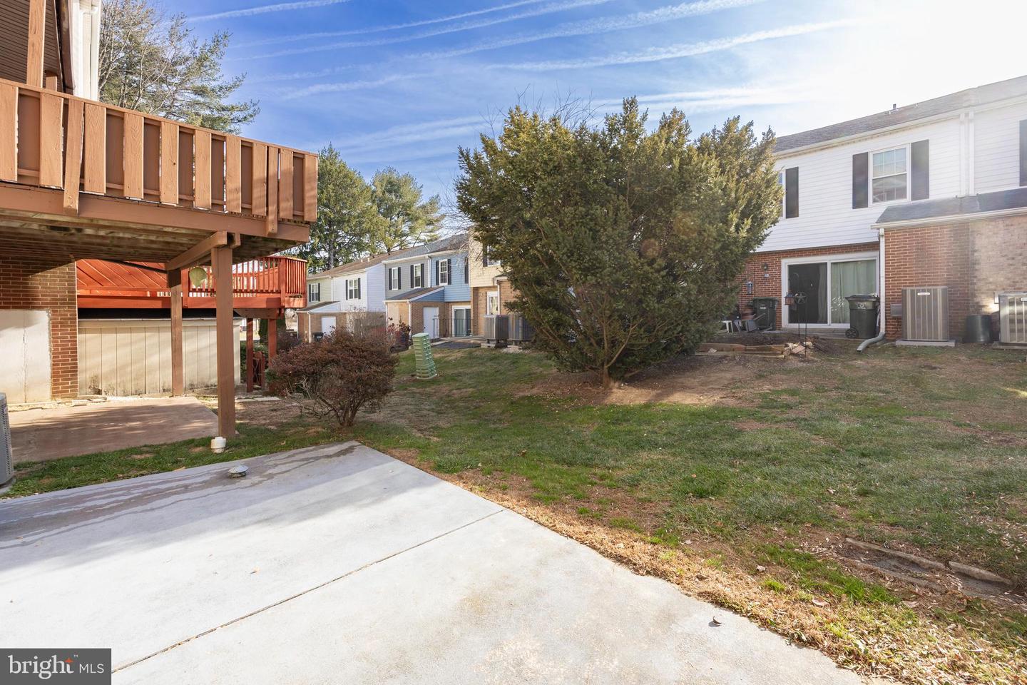 2566 Dupont St