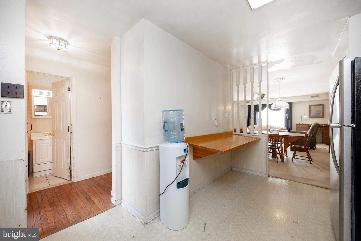 2566 Dupont St