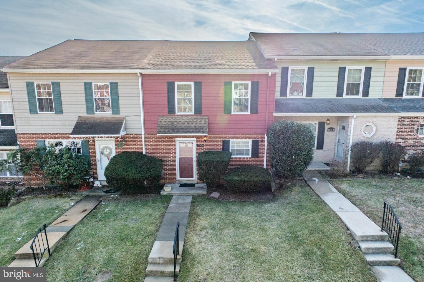 2566 Dupont St