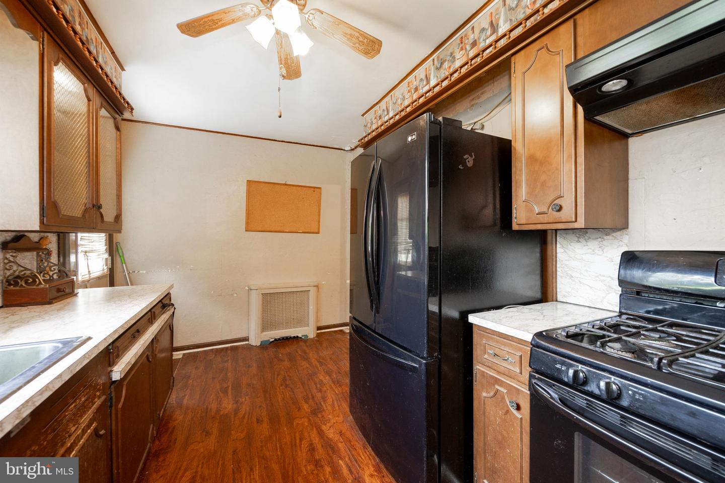 823 (Aka 210) Coates St