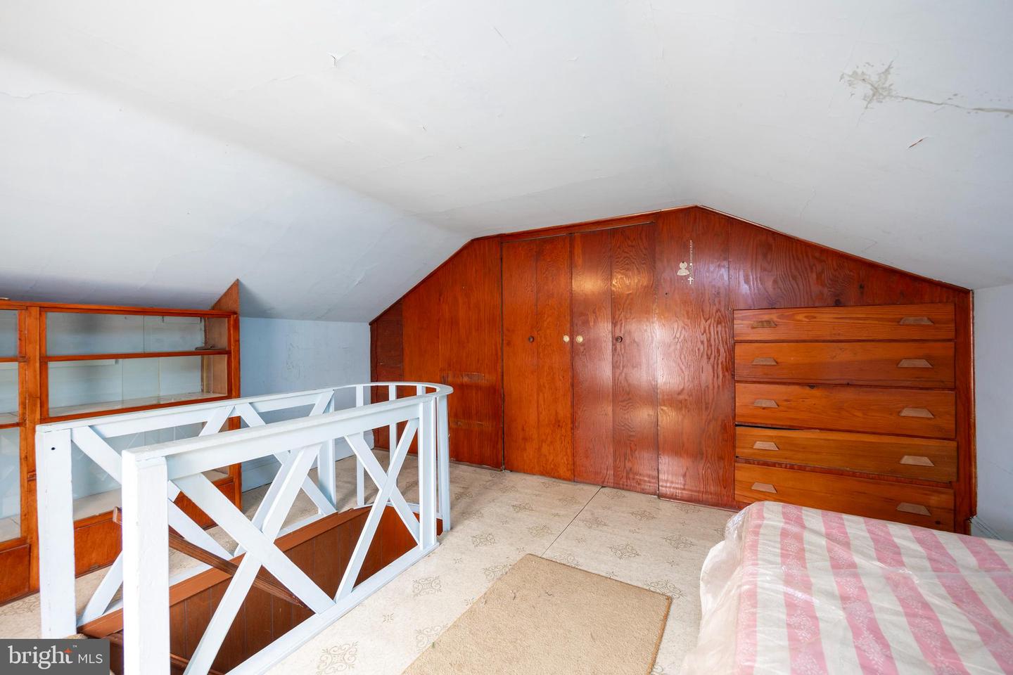 823 (Aka 210) Coates St