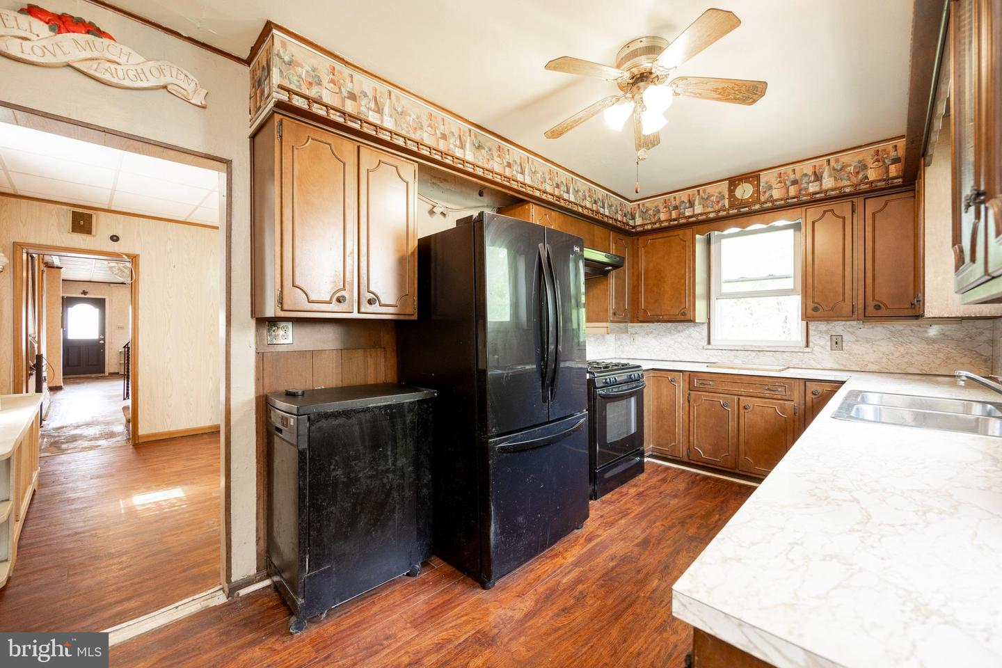 823 (Aka 210) Coates St