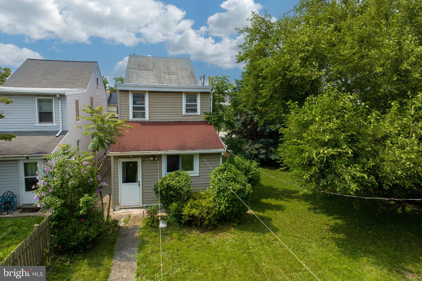823 (Aka 210) Coates St