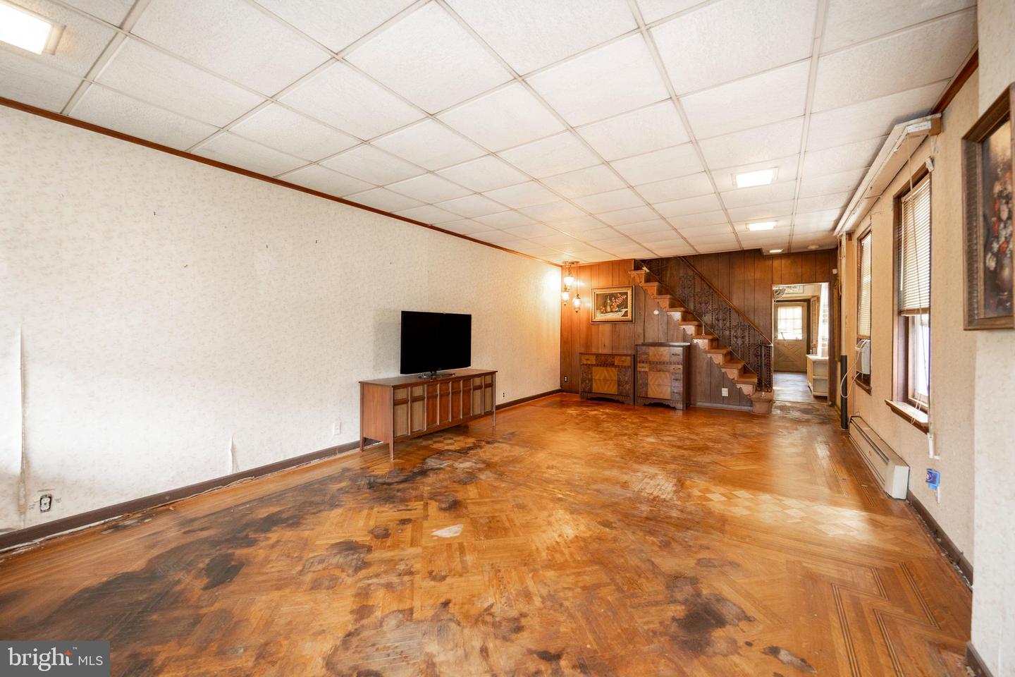 823 (Aka 210) Coates St