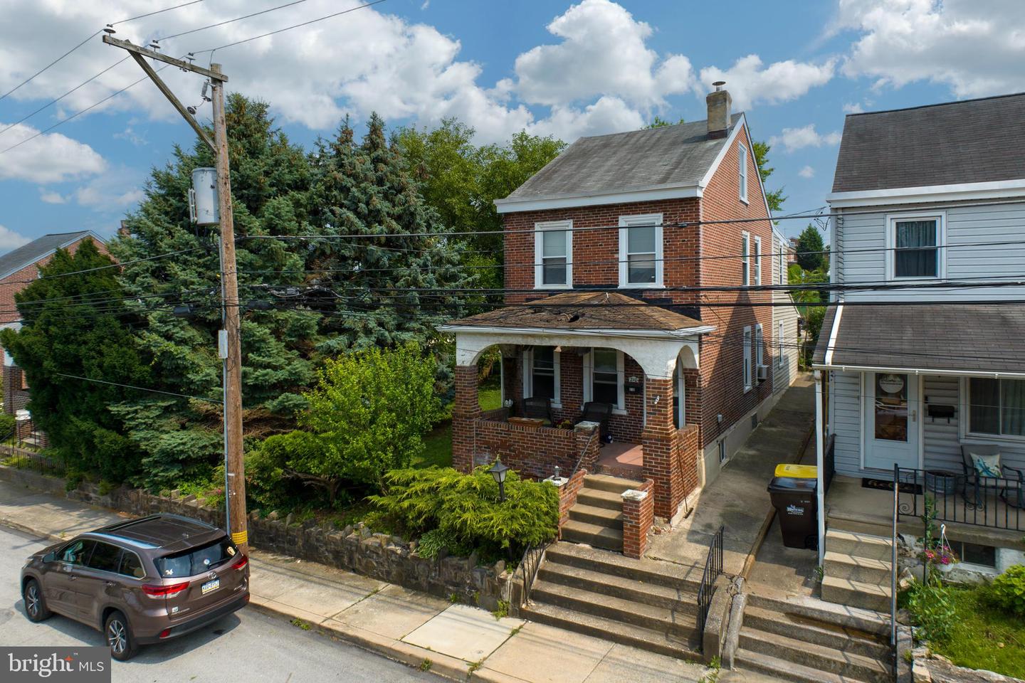 823 (Aka 210) Coates St