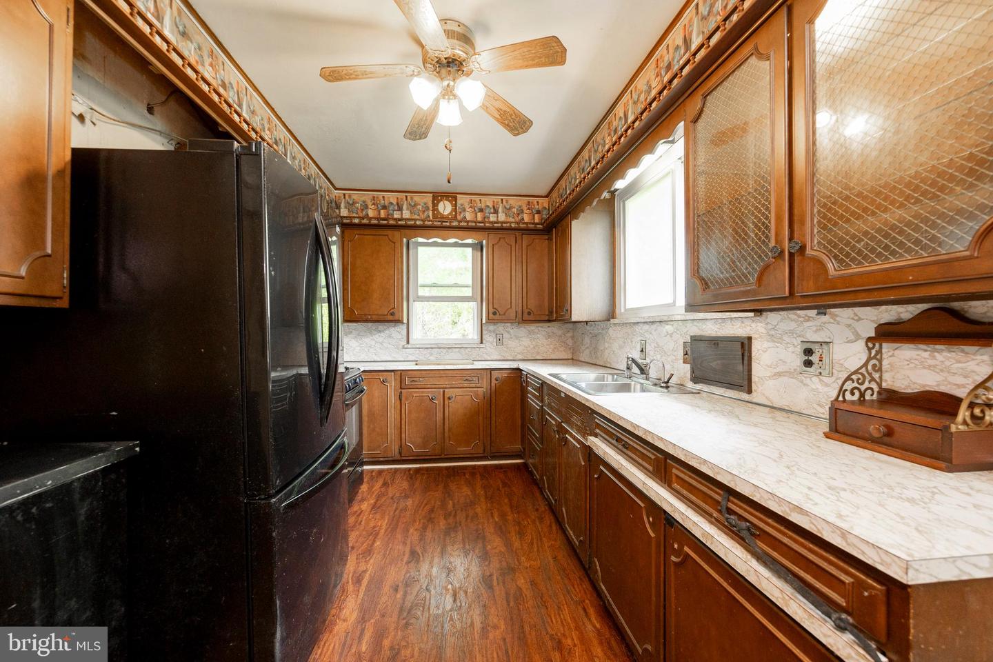 823 (Aka 210) Coates St