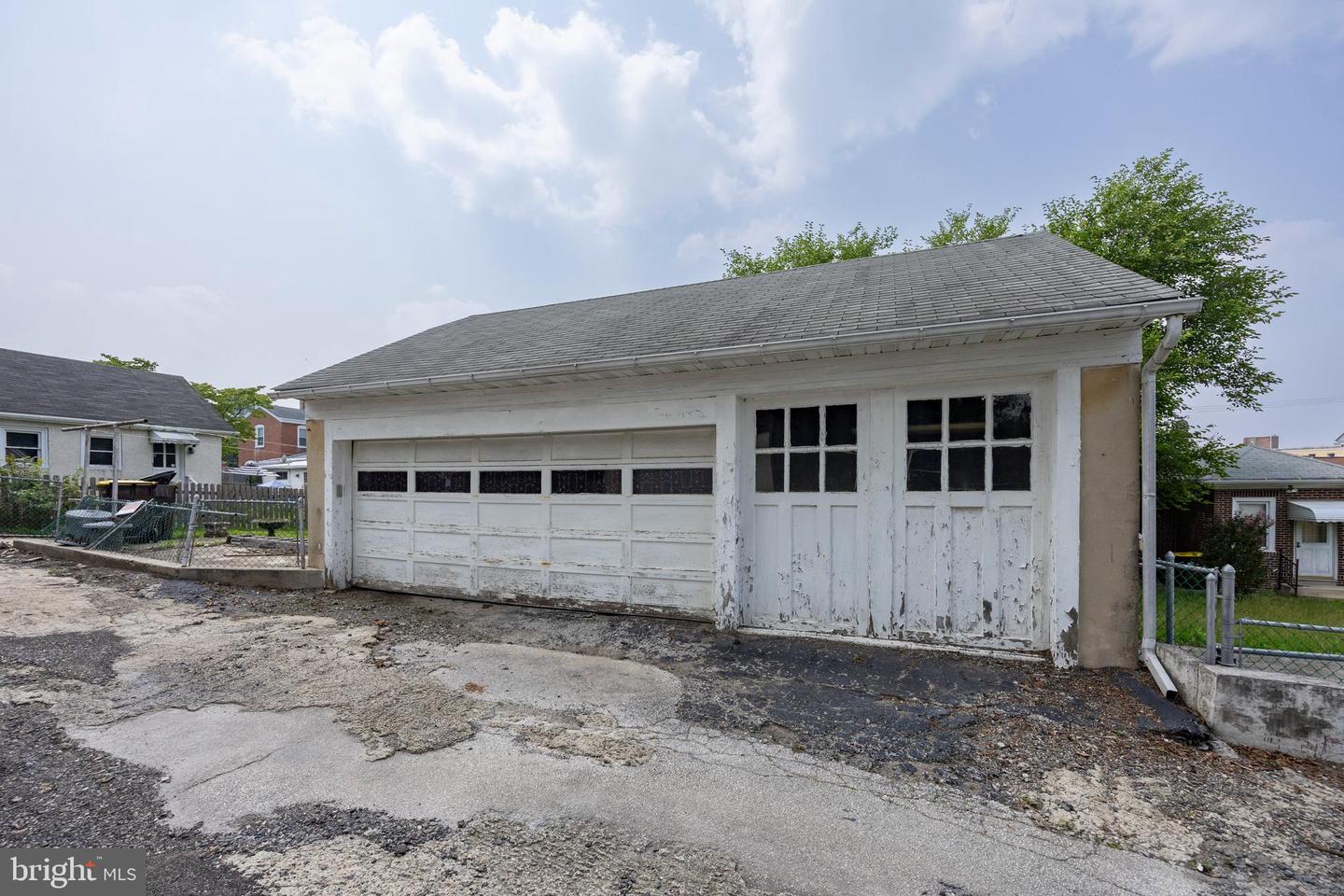 823 (Aka 210) Coates St