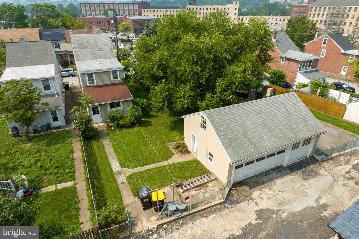 823 (Aka 210) Coates St