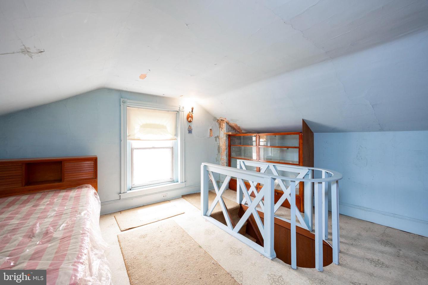 823 (Aka 210) Coates St