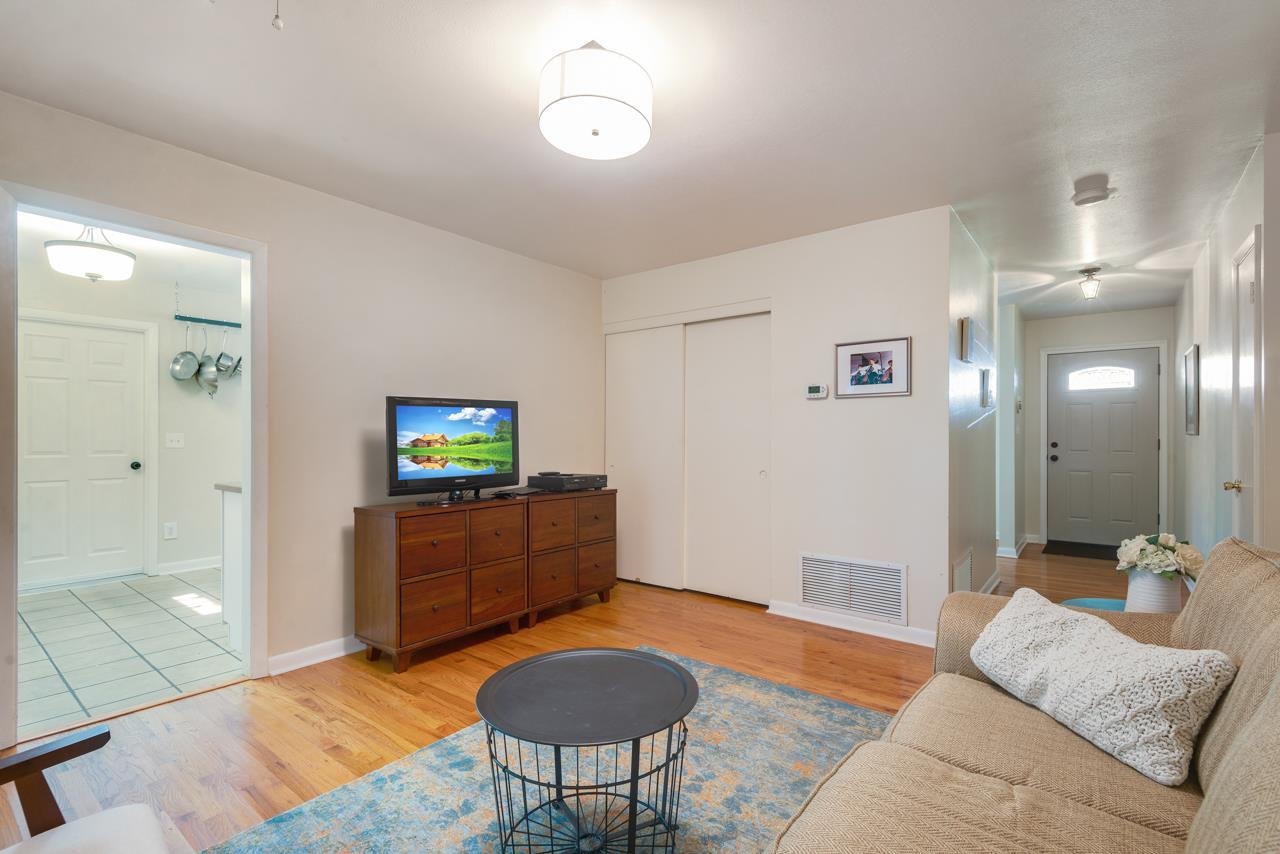 1813 Ivan Dr