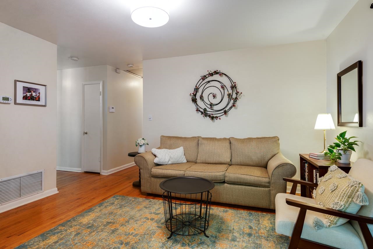 1813 Ivan Dr