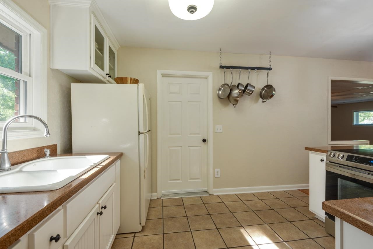 1813 Ivan Dr