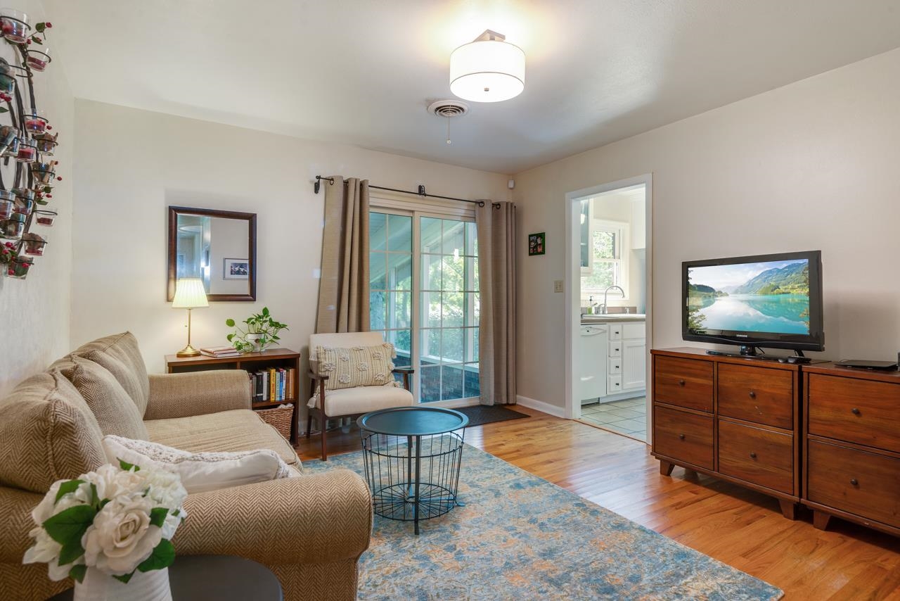 1813 Ivan Dr