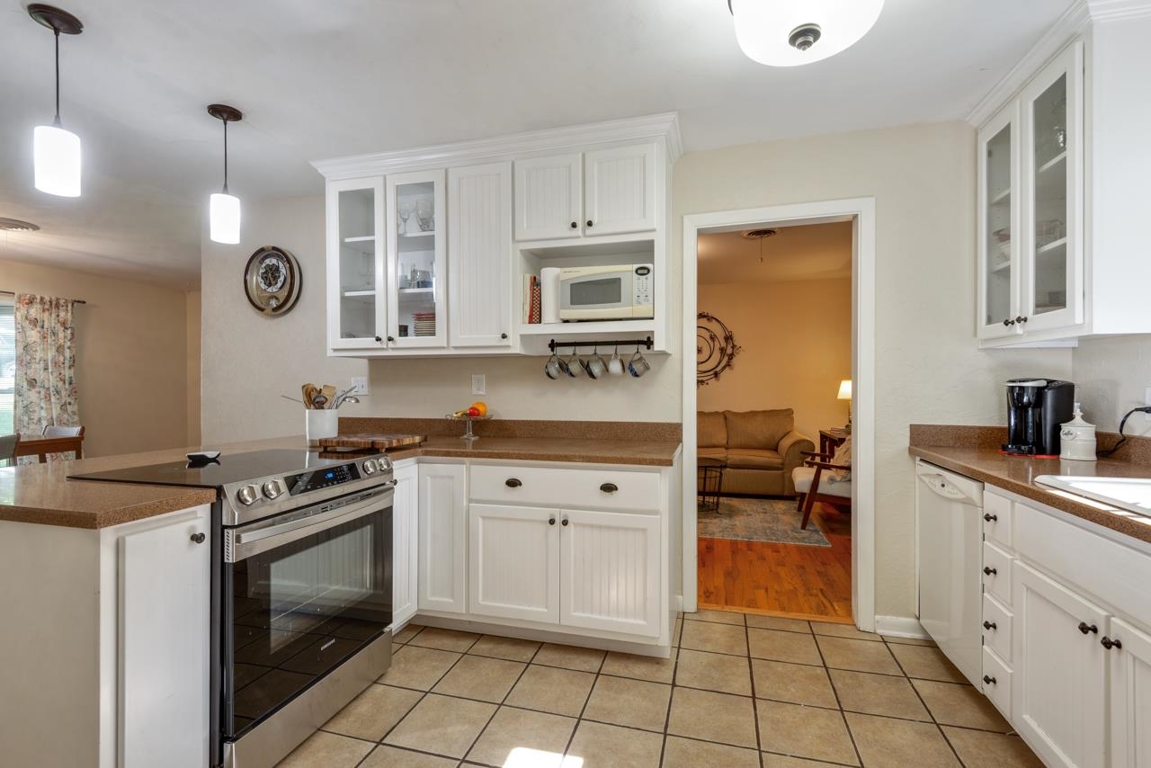 1813 Ivan Dr