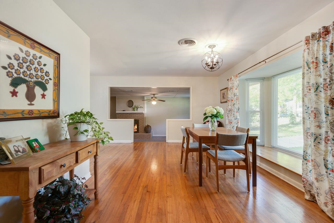 1813 Ivan Dr