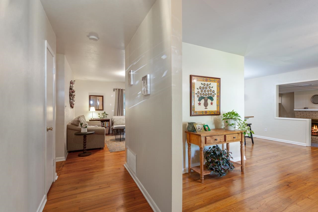 1813 Ivan Dr
